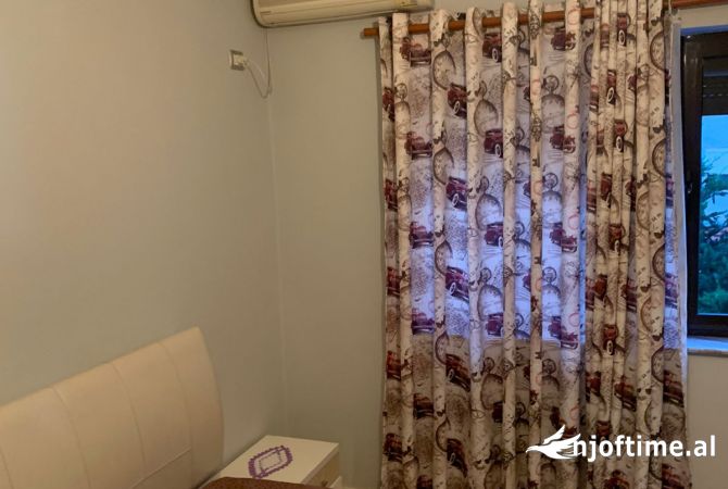 Shtepi me qera Apartament ne Tirane, 3+1, Mobilimi E mobiluar, Pagesa 500  Euro.