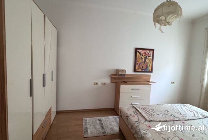Shtepi me qera Apartament ne Tirane, 2+1, Mobilimi E mobiluar, Pagesa 550  Euro.