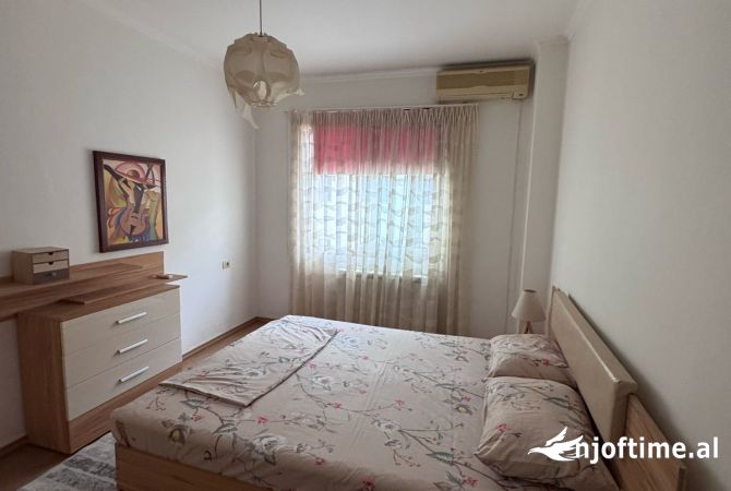 Shtepi me qera Apartament ne Tirane, 2+1, Mobilimi E mobiluar, Pagesa 550  Euro.