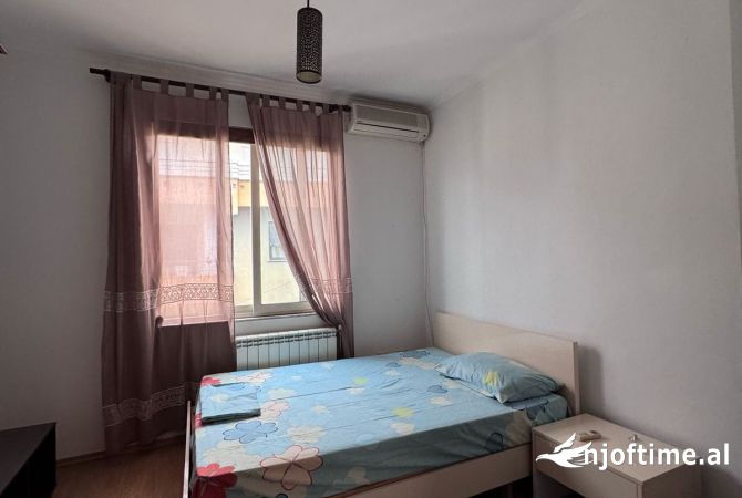 Shtepi me qera Apartament ne Tirane, 2+1, Mobilimi E mobiluar, Pagesa 550  Euro.