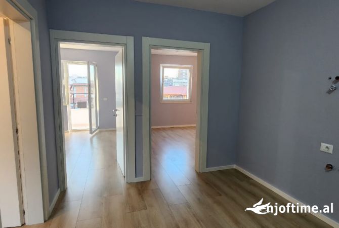 Shtepi me qera Apartament ne Tirane, 2+1, Mobilimi Pjeserisht e mobiluar, Pagesa 500  Euro.