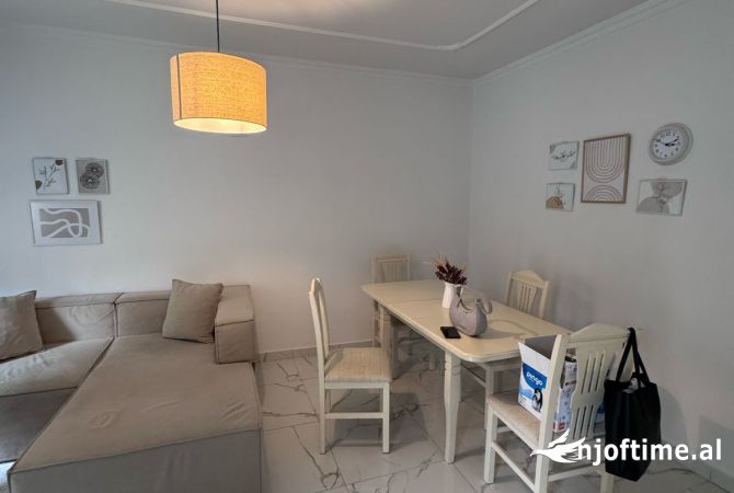 Shtepi me qera Apartament ne Tirane, 1+1, Mobilimi E mobiluar, Pagesa 40,000  Leke.
