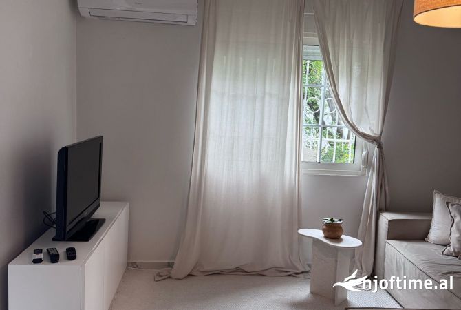 Shtepi me qera 1+1 ne Tirane - 40,000 Leke