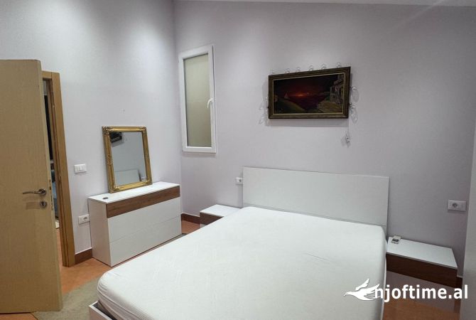 Shtepi me qera Apartament ne Tirane, 2+1, Mobilimi E mobiluar, Pagesa 65,000  Leke.