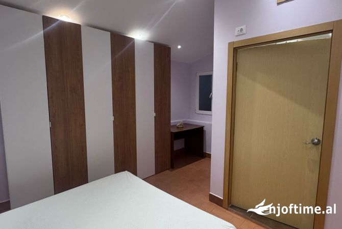 Shtepi me qera Apartament ne Tirane, 2+1, Mobilimi E mobiluar, Pagesa 65,000  Leke.
