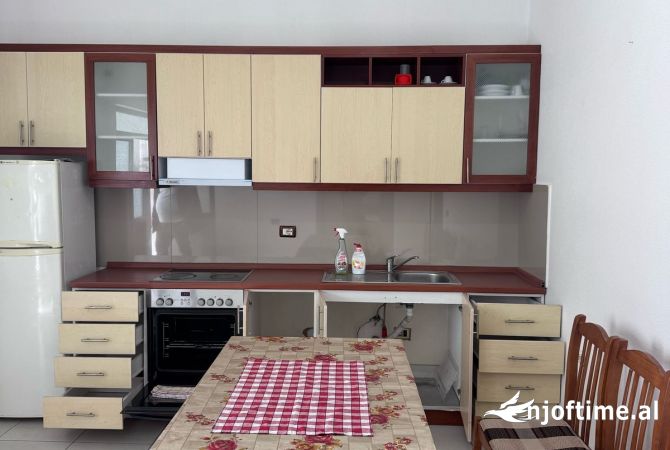 Shtepi me qera 2+1 ne Tirane - 40,000 Leke