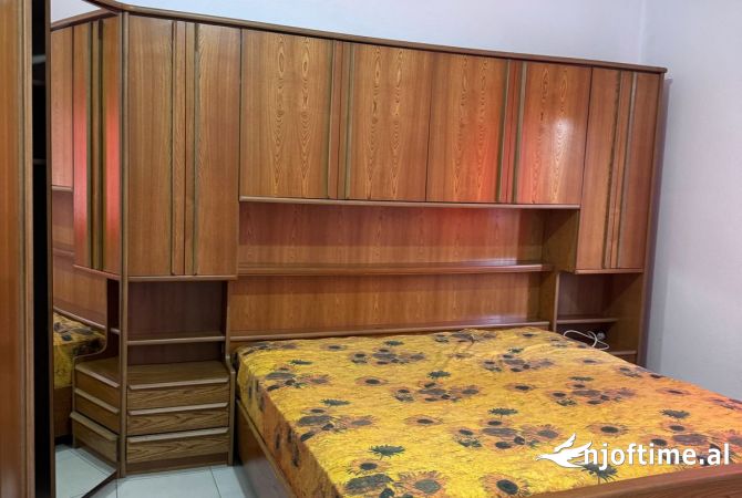 Shtepi me qera Shtepi Private ne Tirane, 2+1, Mobilimi E mobiluar, Pagesa 40,000  Leke.