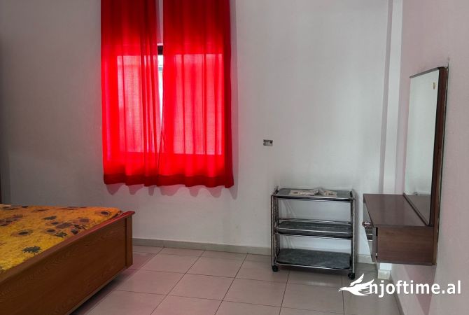 Shtepi me qera Shtepi Private ne Tirane, 2+1, Mobilimi E mobiluar, Pagesa 40,000  Leke.