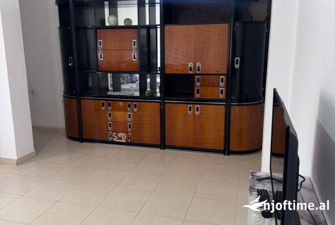 Shtepi me qera Shtepi Private ne Tirane, 2+1, Mobilimi E mobiluar, Pagesa 40,000  Leke.