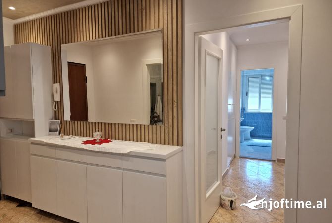 Shtepi me qera Apartament ne Tirane, 2+1, Mobilimi E mobiluar, Pagesa 800  Euro.