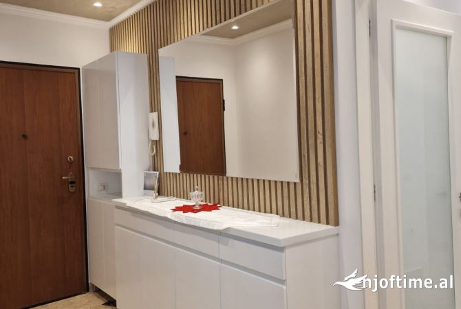 Shtepi me qera Apartament ne Tirane, 2+1, Mobilimi E mobiluar, Pagesa 800  Euro.