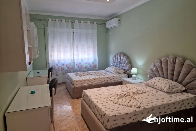 Shtepi me qera Apartament ne Tirane, 2+1, Mobilimi E mobiluar, Pagesa 800  Euro.