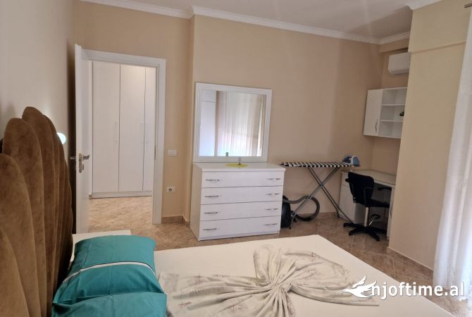 Shtepi me qera Apartament ne Tirane, 2+1, Mobilimi E mobiluar, Pagesa 800  Euro.