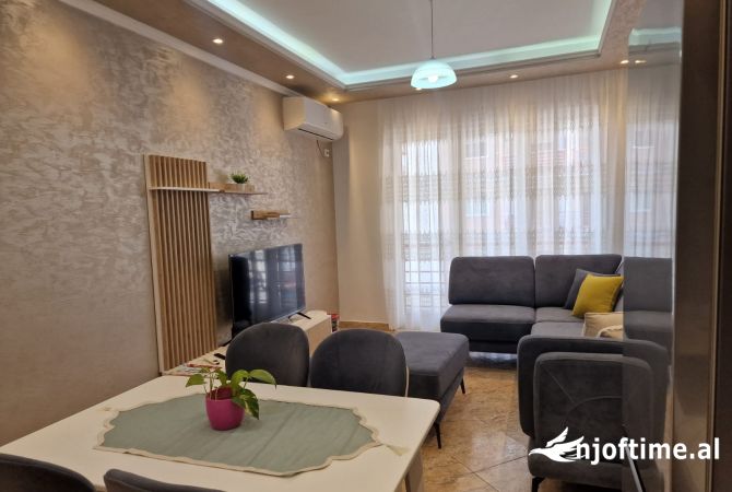 Shtepi me qera Apartament ne Tirane, 2+1, Mobilimi E mobiluar, Pagesa 800  Euro.
