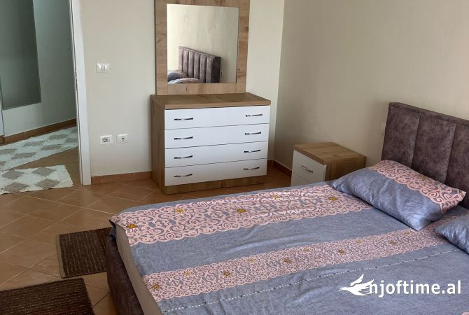 Shtepi me qera 2+1 ne Tirane - 40,000 Leke