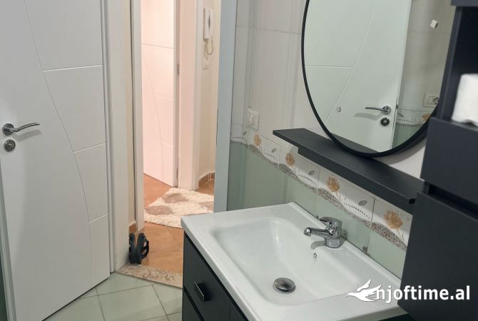 Shtepi me qera Apartament ne Tirane, 2+1, Mobilimi E mobiluar, Pagesa 40,000  Leke.