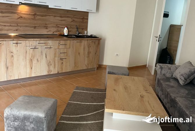 Shtepi me qera 2+1 ne Tirane - 40,000 Leke