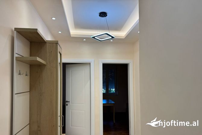 Shtepi me qera Apartament ne Tirane, 1+1, Mobilimi E mobiluar, Pagesa 60,000  Leke.