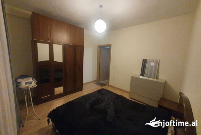 Shtepi me qera Apartament ne Tirane, 1+1, Mobilimi E mobiluar, Pagesa 400  Euro.