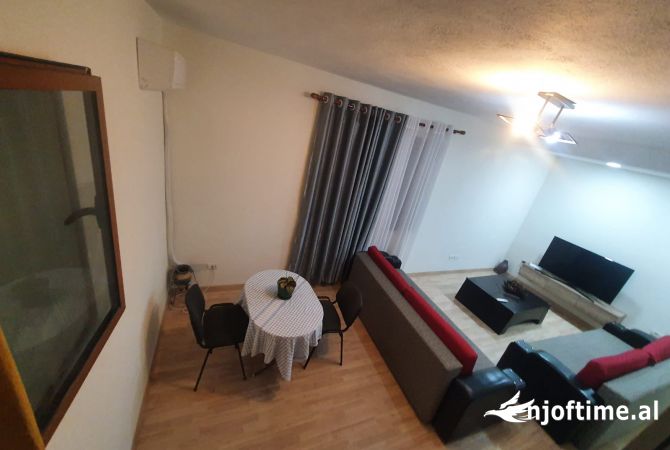 Shtepi me qera Apartament ne Tirane, 1+1, Mobilimi E mobiluar, Pagesa 400  Euro.