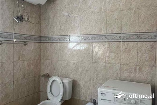 Shtepi me qera Shtepi Private ne Tirane, 1+1, Mobilimi E mobiluar, Pagesa 40,000  Leke.