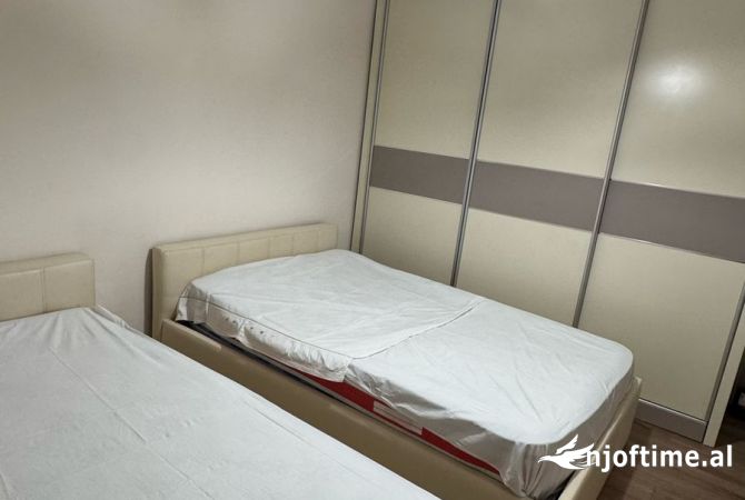 Shtepi me qera Apartament ne Tirane, 2+1, Mobilimi E mobiluar, Pagesa 400  Euro.