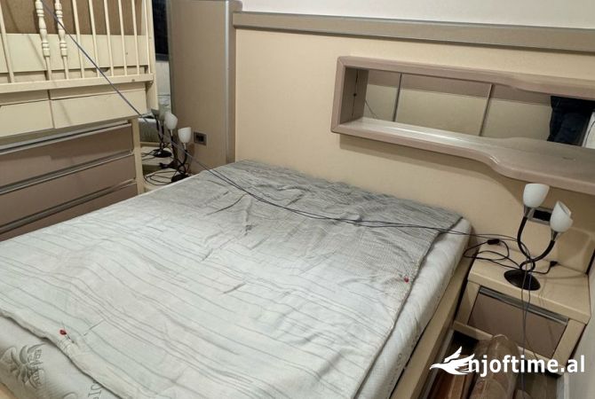 Shtepi me qera Apartament ne Tirane, 2+1, Mobilimi E mobiluar, Pagesa 400  Euro.