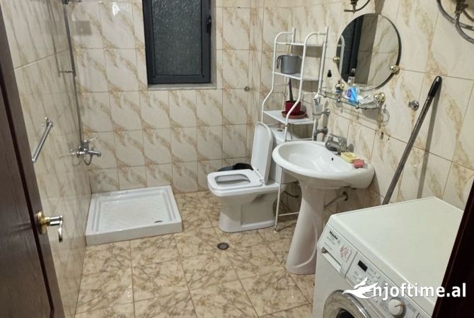 Shtepi me qera Apartament ne Tirane, 2+1, Mobilimi E mobiluar, Pagesa 400  Euro.