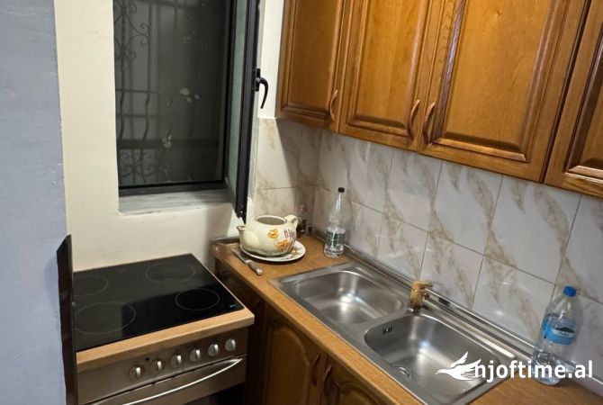 Shtepi me qera Apartament ne Tirane, 2+1, Mobilimi E mobiluar, Pagesa 400  Euro.