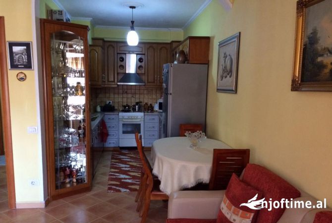 Shtepi me qera 2+1 ne Tirane - 50,000 Leke