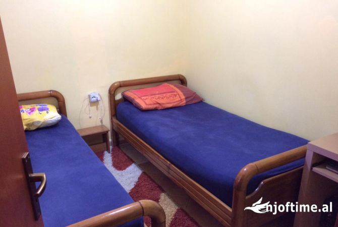 Shtepi me qera Apartament ne Tirane, 2+1, Mobilimi E mobiluar, Pagesa 50,000  Leke.