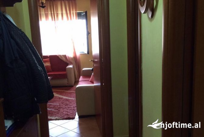 Shtepi me qera Apartament ne Tirane, 2+1, Mobilimi E mobiluar, Pagesa 50,000  Leke.