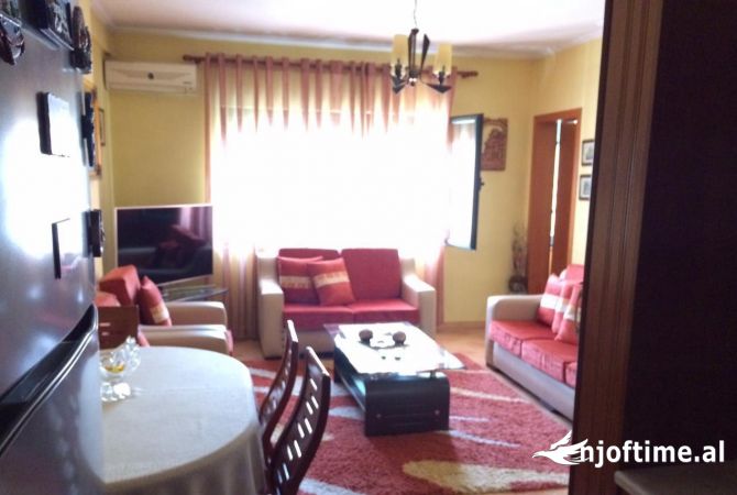 Shtepi me qera 2+1 ne Tirane - 50,000 Leke