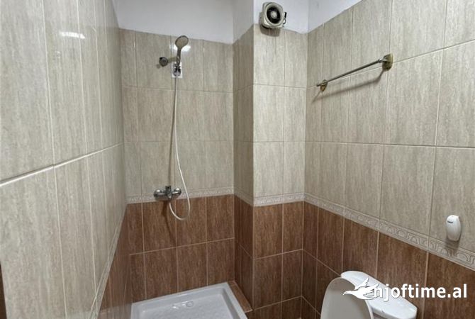 Shtepi me qera Apartament ne Tirane, 1+1, Mobilimi E mobiluar, Pagesa 45,000  Leke.