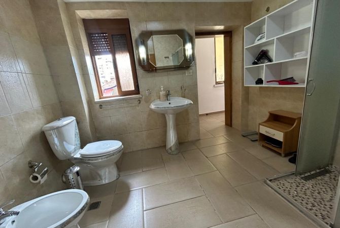 Shtepi me qera 2+1 ne Tirane - 600 Euro