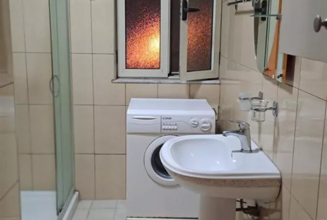 Shtepi me qera 1+1 ne Tirane - 48,000 Leke
