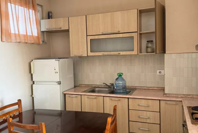 Shtepi me qera 1+1 ne Tirane - 40,000 Leke
