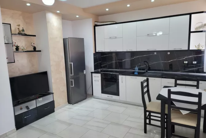 Shtepi me qera Apartament ne Tirane, 2+1, Mobilimi E mobiluar, Pagesa 65,000  Leke.