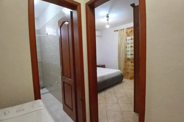 Shtepi me qera Apartament ne Tirane, 2+1, Mobilimi E mobiluar, Pagesa 50,000  Leke.