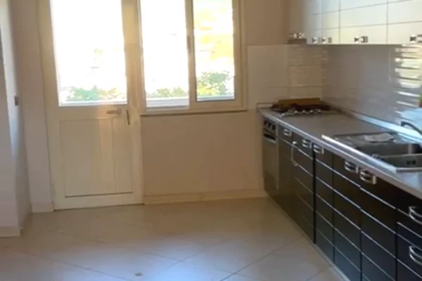 Shtepi me qera 1+1 ne Tirane - 35,000 Leke