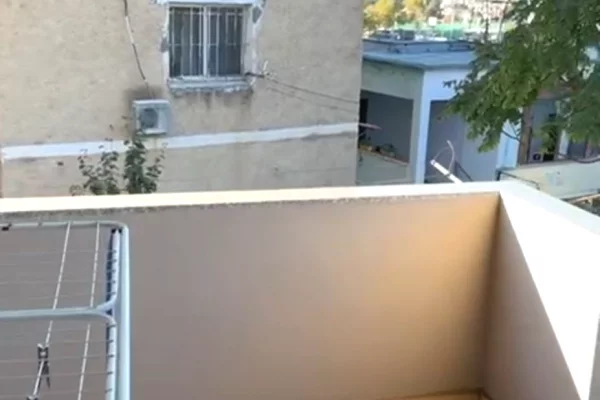 Shtepi me qera Apartament ne Tirane, 1+1, Mobilimi Pjeserisht e mobiluar, Pagesa 35,000  Leke.