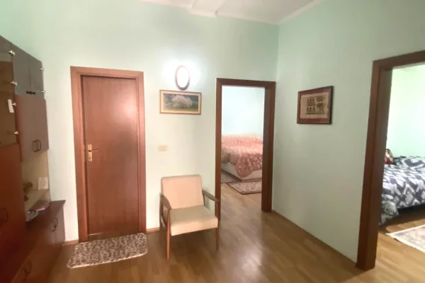 Shtepi me qera Apartament ne Tirane, 2+1, Mobilimi E mobiluar, Pagesa 500  Euro.