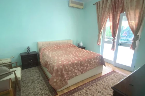 Shtepi me qera Apartament ne Tirane, 2+1, Mobilimi E mobiluar, Pagesa 500  Euro.