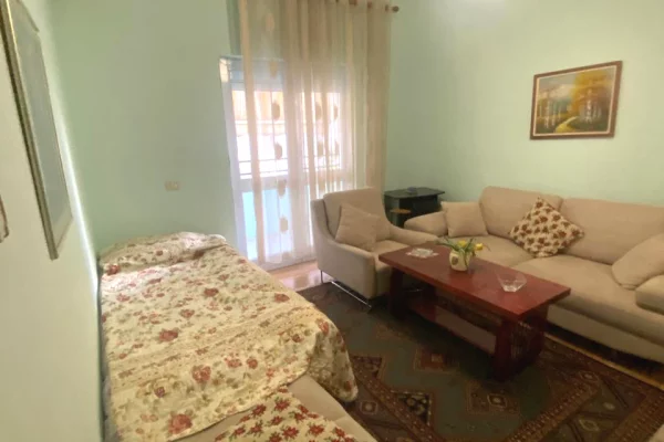 Shtepi me qera Apartament ne Tirane, 2+1, Mobilimi E mobiluar, Pagesa 500  Euro.