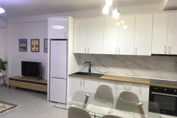 Shtepi me qera Apartament ne Tirane, 1+1, Mobilimi E mobiluar, Pagesa 700  Euro.