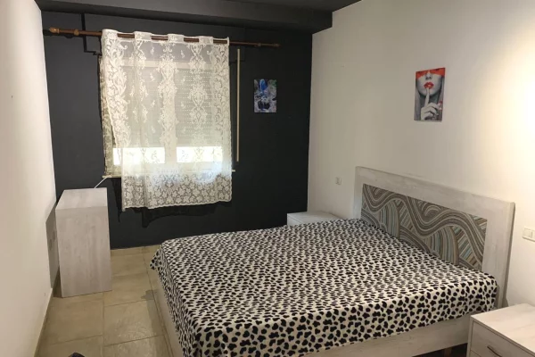 Shtepi me qera Apartament ne Tirane, 2+1, Mobilimi E mobiluar, Pagesa 60,000  Leke.