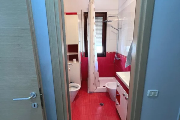 Shtepi me qera 2+1 ne Tirane - 700 Euro