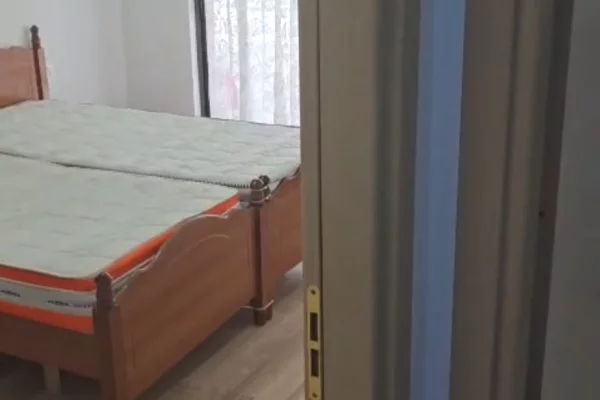 Shtepi me qera Apartament ne Tirane, 1+1, Mobilimi E mobiluar, Pagesa 40,000  Leke.