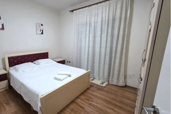 Shtepi me qera 1+1 ne Tirane - 43,000 Leke