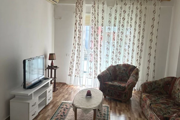 Shtepi me qera Apartament ne Tirane, 1+1, Mobilimi E mobiluar, Pagesa 45,000  Leke.